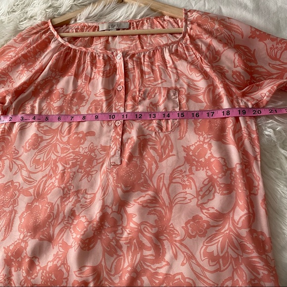 LOFT • Silky Pink and White Blouse - Picture 3 of 8